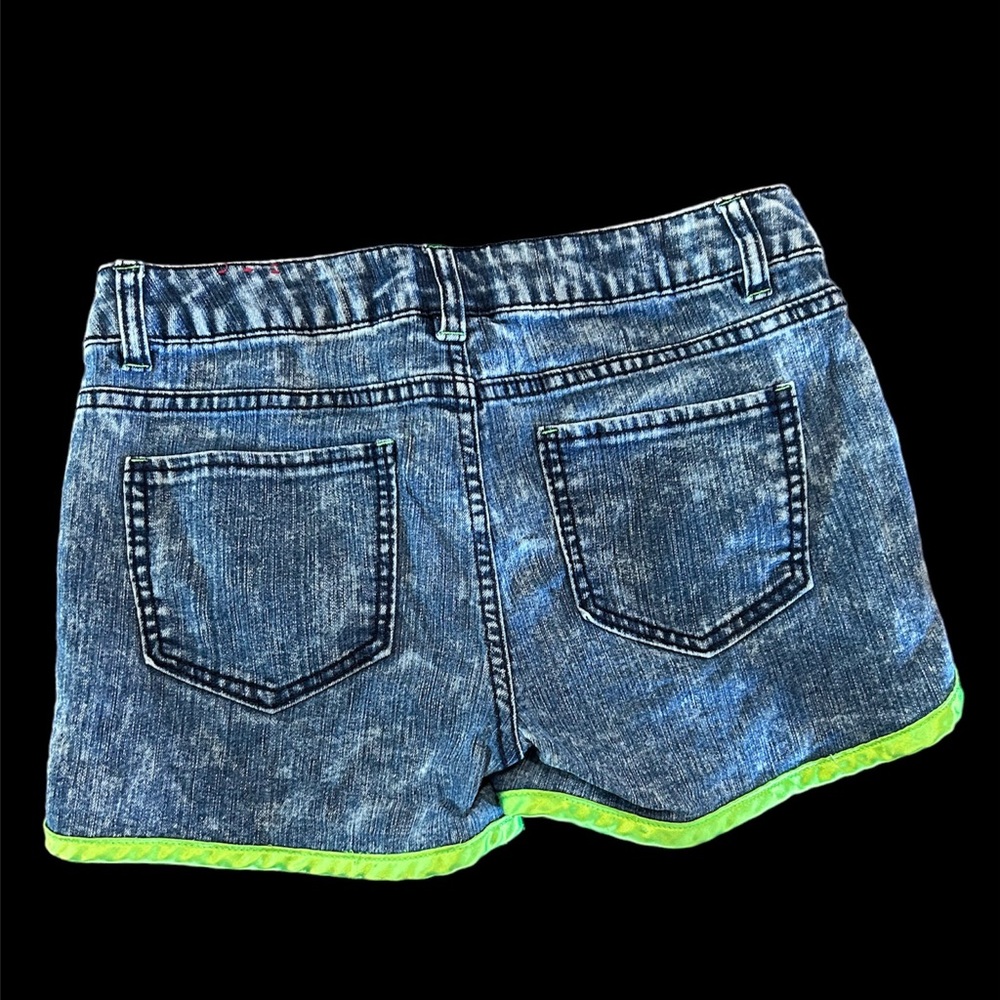 Bongo - Picture 2 of 2